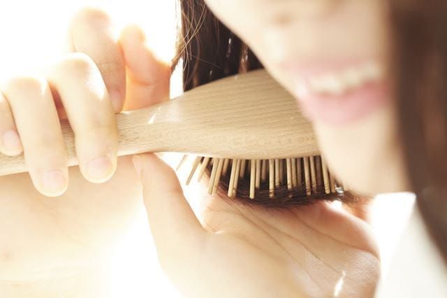 女性の特徴的な6つの薄毛症状とおすすめ対策法